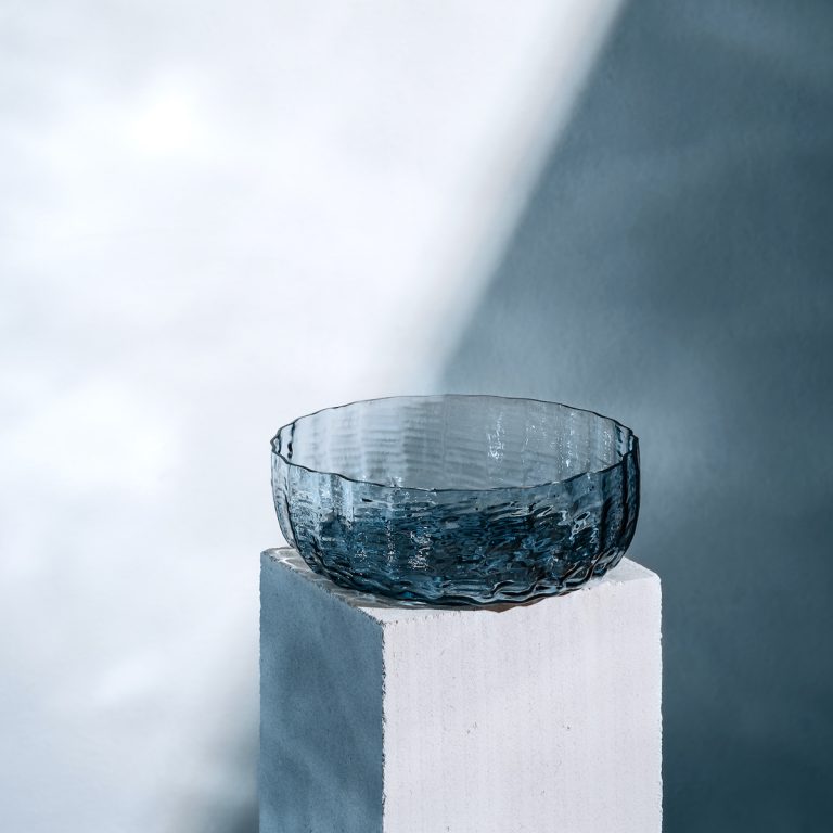 FLOW misa niebieska odbicie wikliny